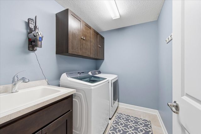 3721 Strawberry Lane, Chanhassen, MN 55331