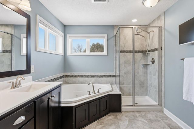 3721 Strawberry Lane, Chanhassen, MN 55331