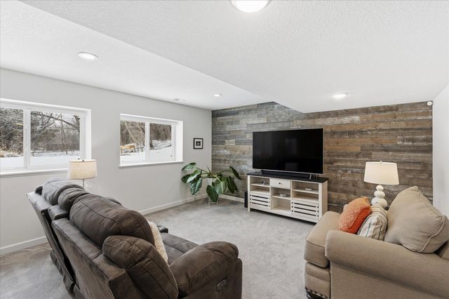 3721 Strawberry Lane, Chanhassen, MN 55331