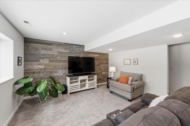 3721 Strawberry Lane, Chanhassen, MN 55331