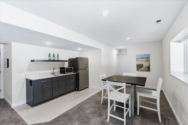 3721 Strawberry Lane, Chanhassen, MN 55331