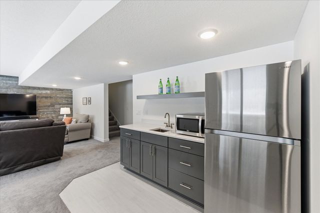 3721 Strawberry Lane, Chanhassen, MN 55331