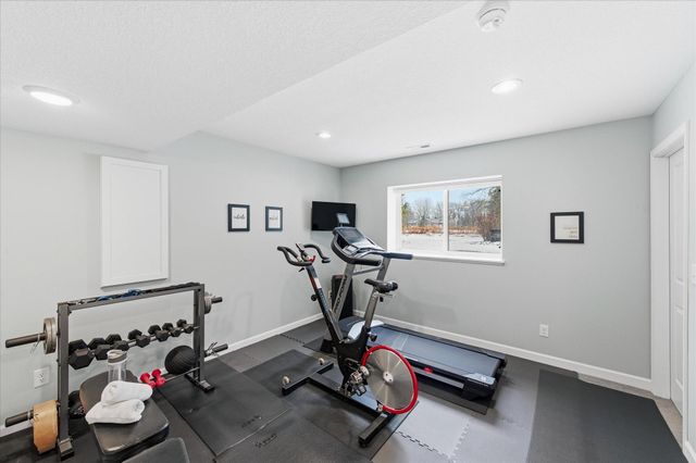 3721 Strawberry Lane, Chanhassen, MN 55331