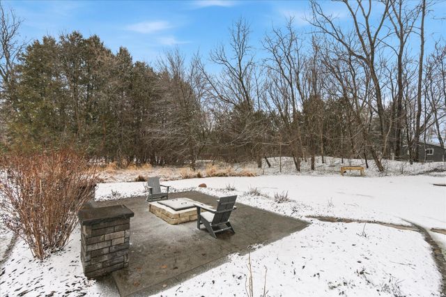 3721 Strawberry Lane, Chanhassen, MN 55331