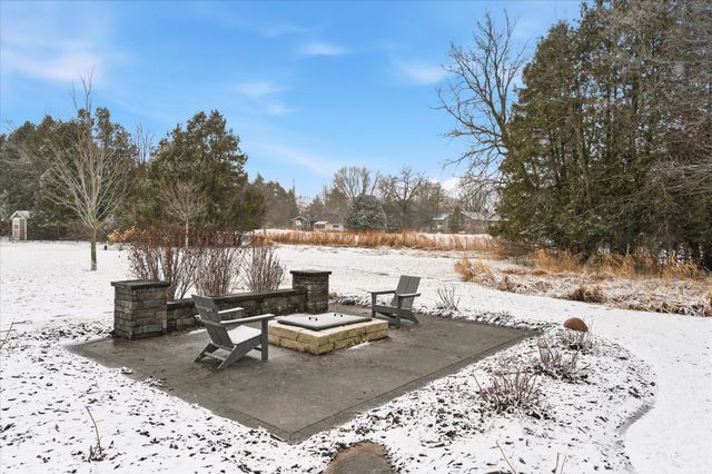 3721 Strawberry Lane, Chanhassen, MN 55331