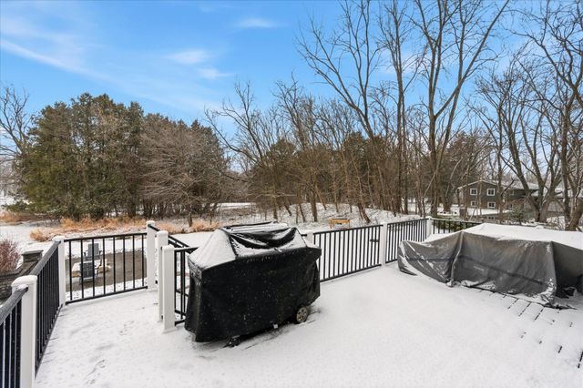 3721 Strawberry Lane, Chanhassen, MN 55331