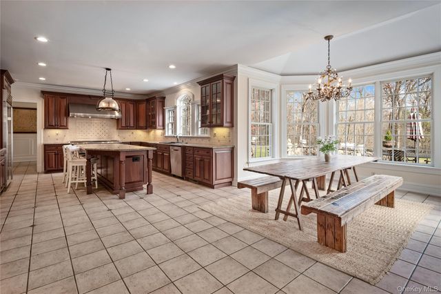 11 Lost Nations Road, Pound Ridge, NY 10576