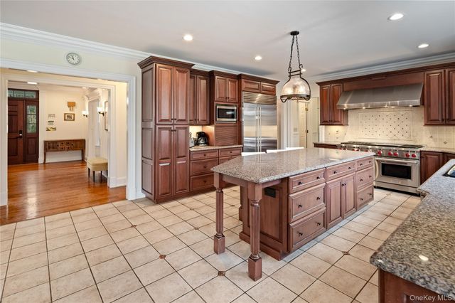 11 Lost Nations Road, Pound Ridge, NY 10576