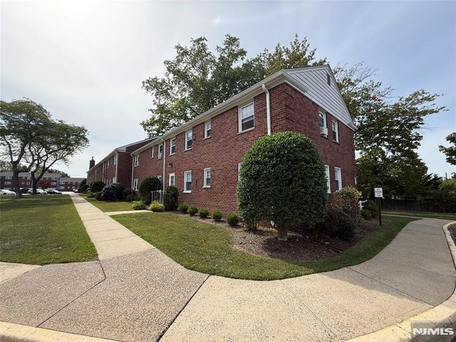 12 Gainesborough Terrace 1B, River Edge, NJ 07661