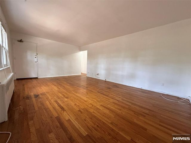 12 Gainesborough Terrace 1B, River Edge, NJ 07661