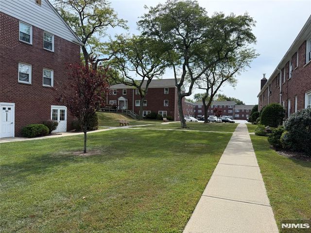 12 Gainesborough Terrace 1B, River Edge, NJ 07661