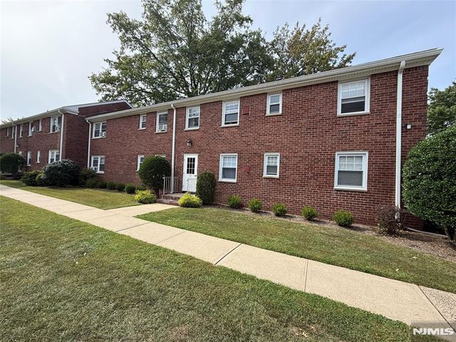 12 Gainesborough Terrace 1B, River Edge, NJ 07661