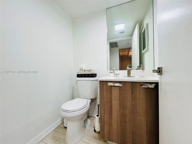 540 Brickell Key Dr 202, Miami, FL 33131