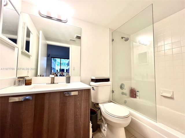 540 Brickell Key Dr 202, Miami, FL 33131