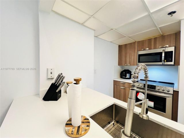 540 Brickell Key Dr 202, Miami, FL 33131