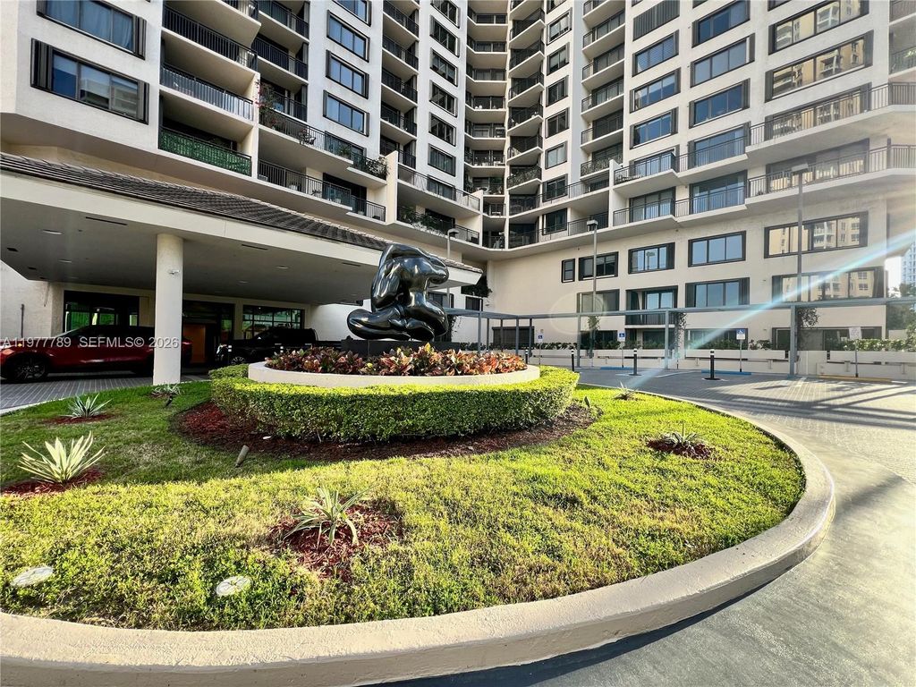 540 Brickell Key Dr 202, Miami, FL 33131