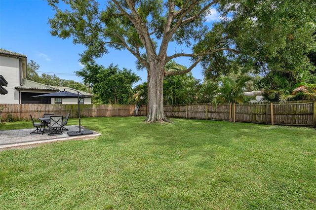 5104 W CLEVELAND STREET, Tampa, FL 33609