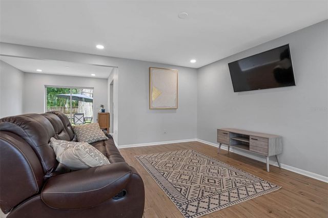 5104 W CLEVELAND STREET, Tampa, FL 33609
