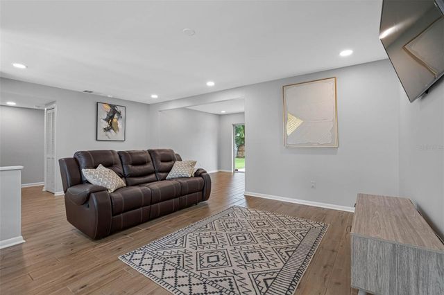 5104 W CLEVELAND STREET, Tampa, FL 33609