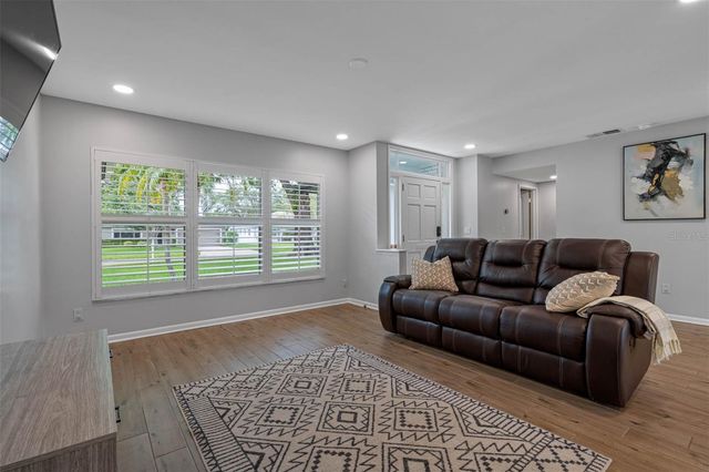 5104 W CLEVELAND STREET, Tampa, FL 33609