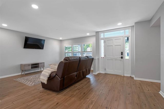 5104 W CLEVELAND STREET, Tampa, FL 33609