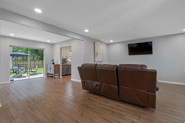 5104 W CLEVELAND STREET, Tampa, FL 33609