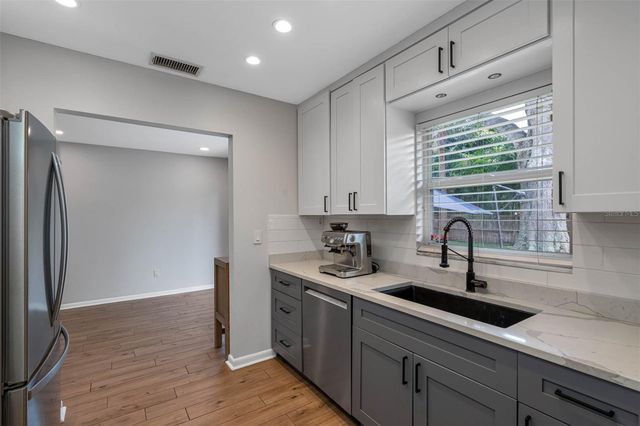 5104 W CLEVELAND STREET, Tampa, FL 33609