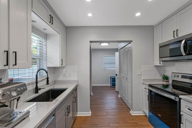 5104 W CLEVELAND STREET, Tampa, FL 33609