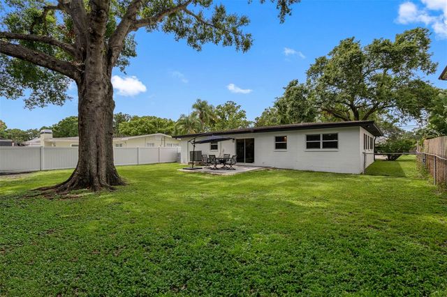 5104 W CLEVELAND STREET, Tampa, FL 33609