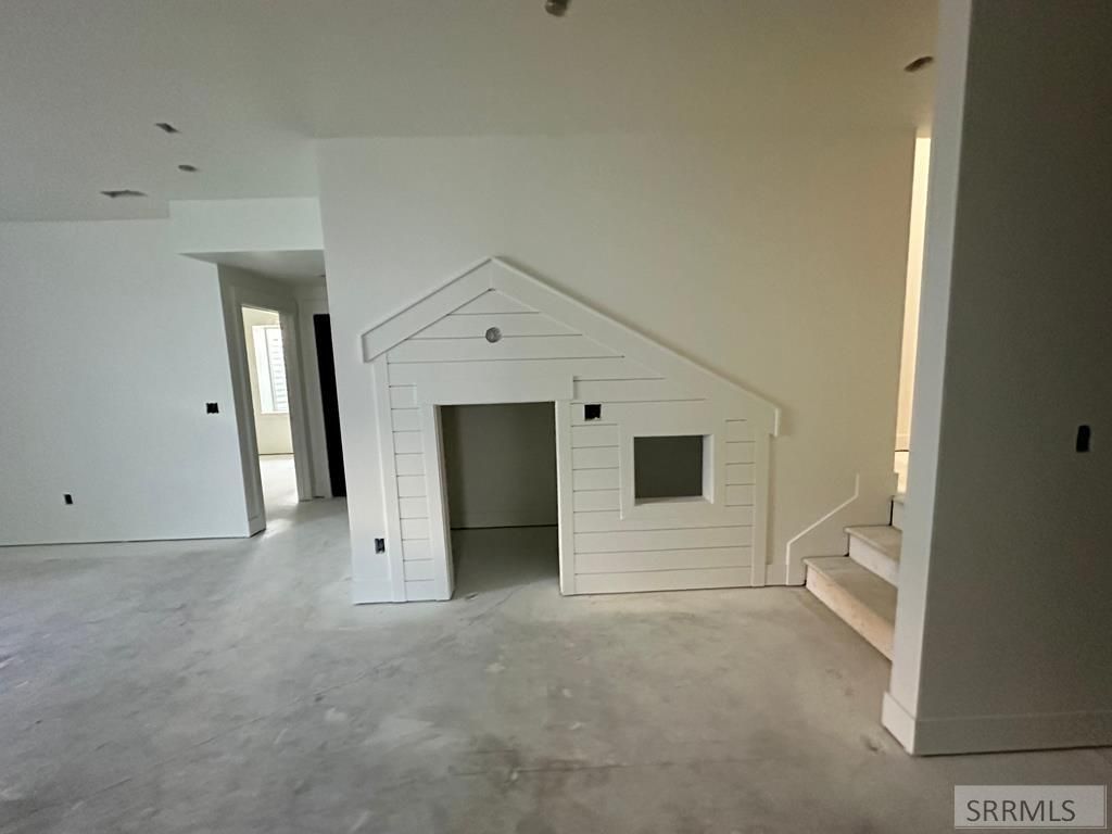 Image 17 of property listing at 672 S Cutler Avenue, Sugar City, ID 83448