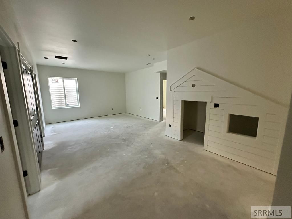 Image 18 of property listing at 672 S Cutler Avenue, Sugar City, ID 83448