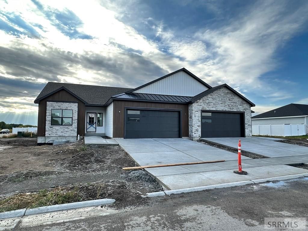 Image 3 of property listing at 672 S Cutler Avenue, Sugar City, ID 83448