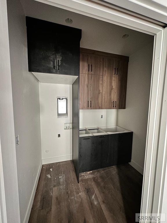 Image 6 of property listing at 672 S Cutler Avenue, Sugar City, ID 83448