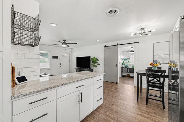 411 E Tucker Boulevard, Arlington, TX 76010
