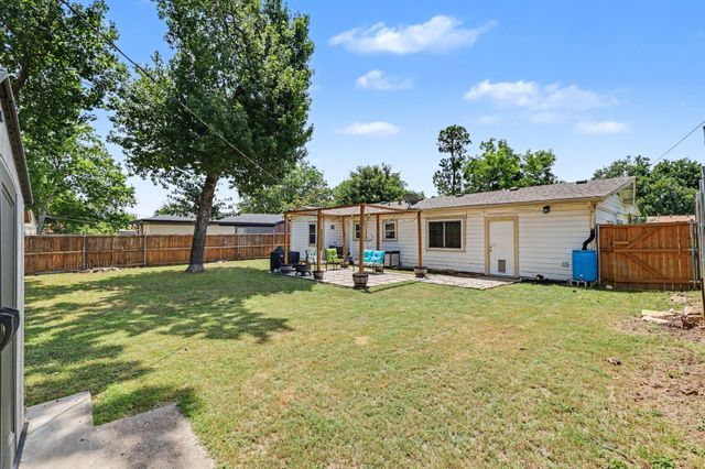 411 E Tucker Boulevard, Arlington, TX 76010