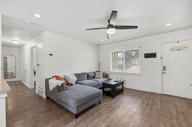 411 E Tucker Boulevard, Arlington, TX 76010