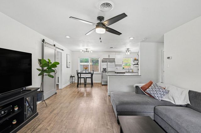 411 E Tucker Boulevard, Arlington, TX 76010