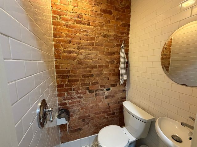 830 Huntington Ave 1, Boston, MA 02115