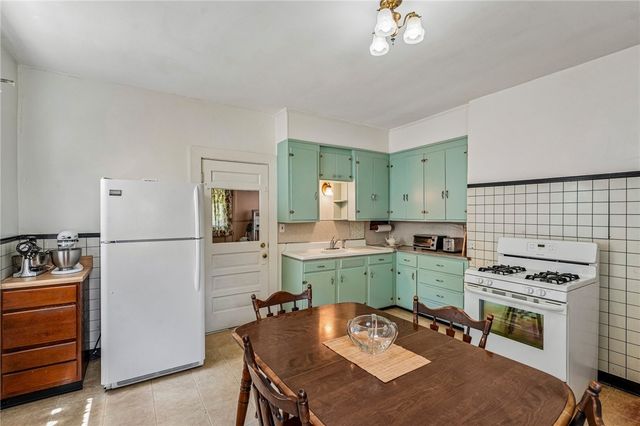 1612 Hanna St, New Castle, PA 16102