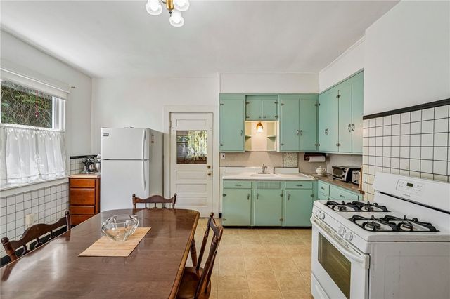 1612 Hanna St, New Castle, PA 16102
