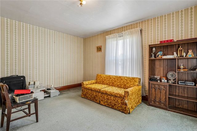 1612 Hanna St, New Castle, PA 16102