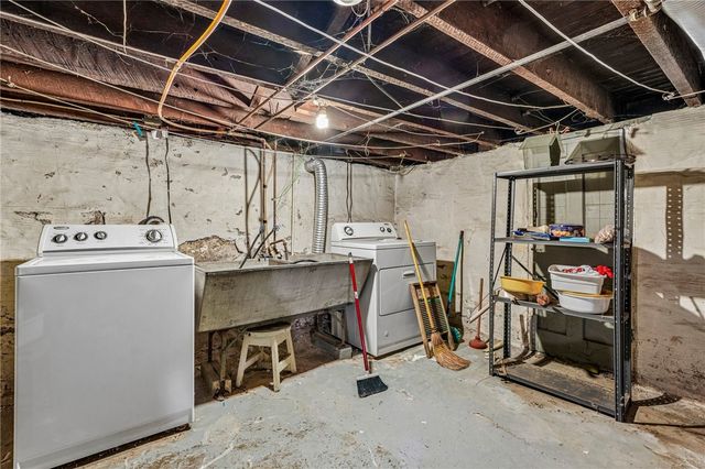 1612 Hanna St, New Castle, PA 16102