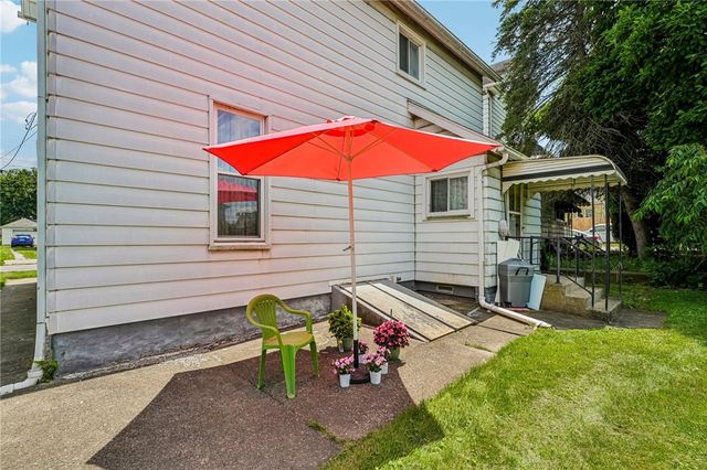 1612 Hanna St, New Castle, PA 16102