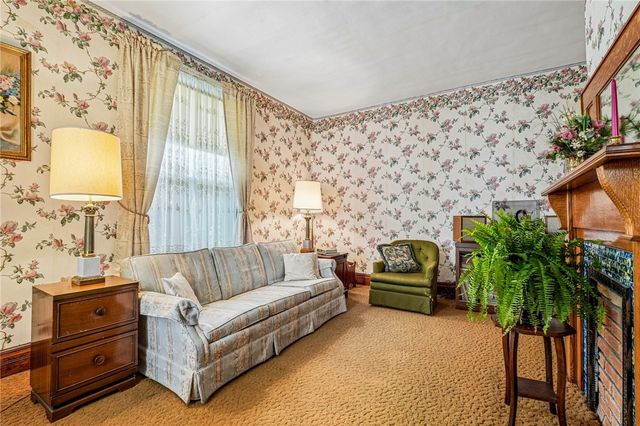 1612 Hanna St, New Castle, PA 16102