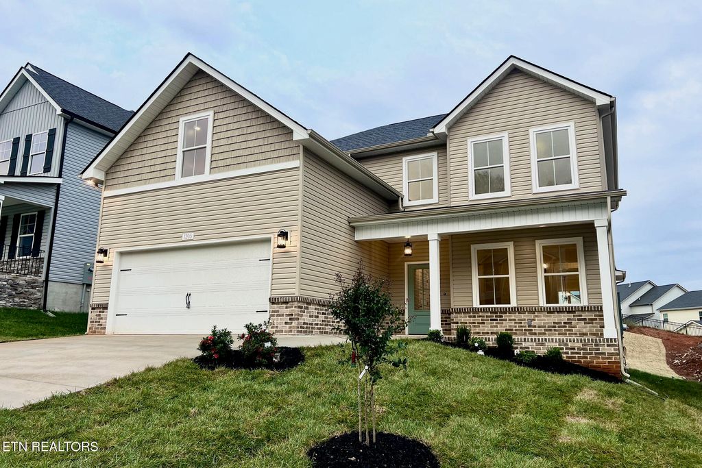 1205 Madison Oaks Rd, Knoxville, TN 37924