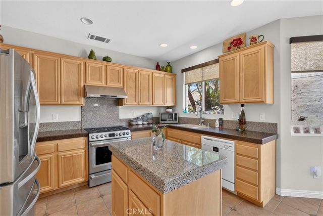289 Kieswetter, Colton, CA 92324
