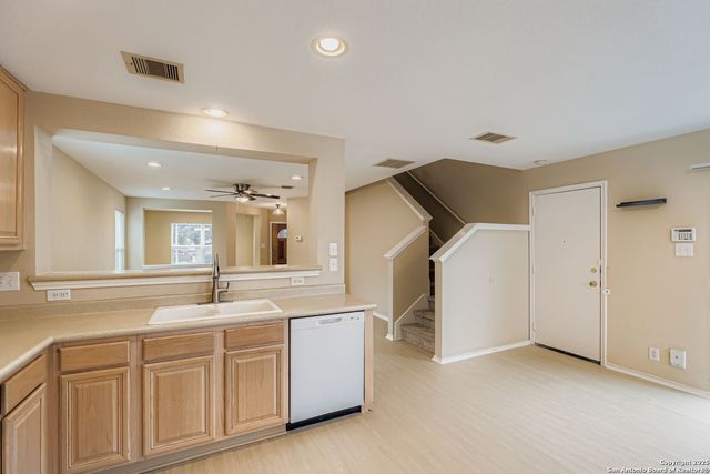 203 Adelaide Oaks, San Antonio, TX 78249