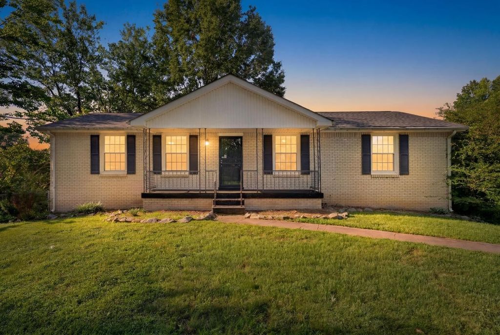 304 Notgrass Rd, Clarksville, TN 37042