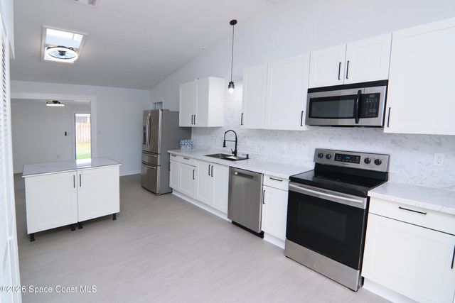 711 Kempten Street NW, Palm Bay, FL 32907