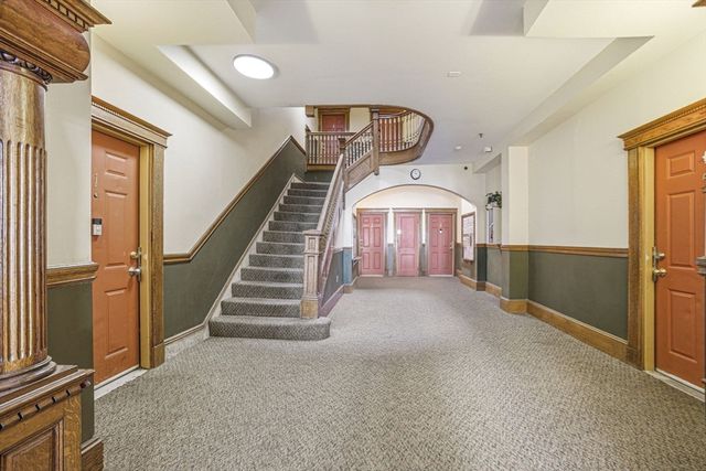 39 Hemenway St 27, Boston, MA 02115